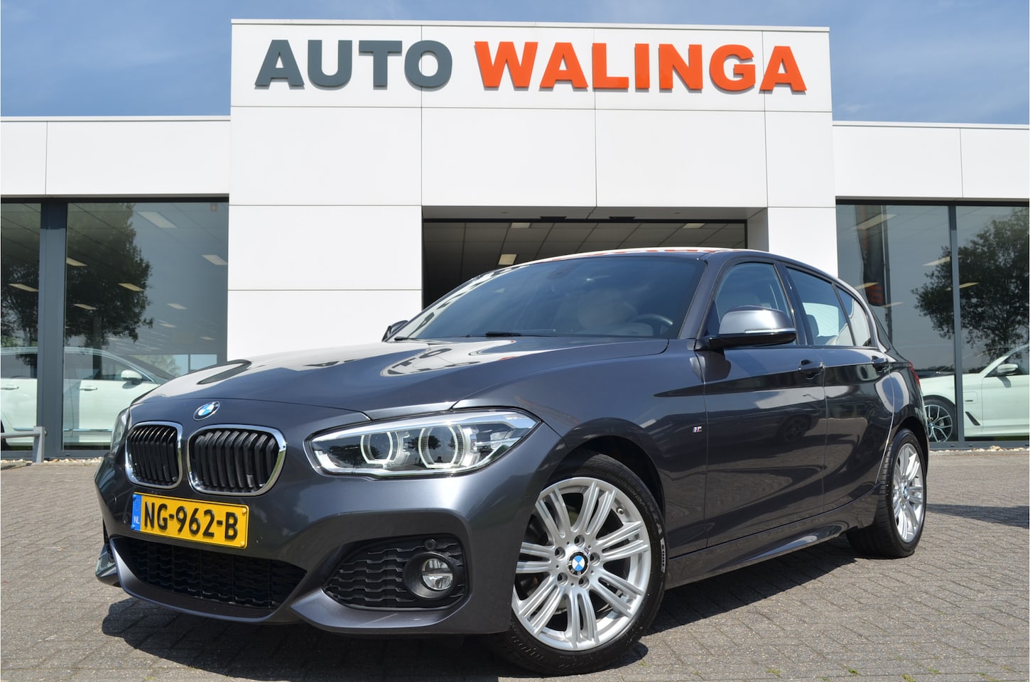 BMW 1-serie - 118d M-Sport High Executive NL auto | Leer | Groot navi | Stoelverwarming | Trekhaak afnee - AutoWereld.nl