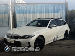 BMW 3-serie Touring - 330e M-SPORT * LED, NAVI+, LEDER, PAMORAMA, ACC, TREKH, 19-inch LMV * 1e EIG - UNFALLFREI