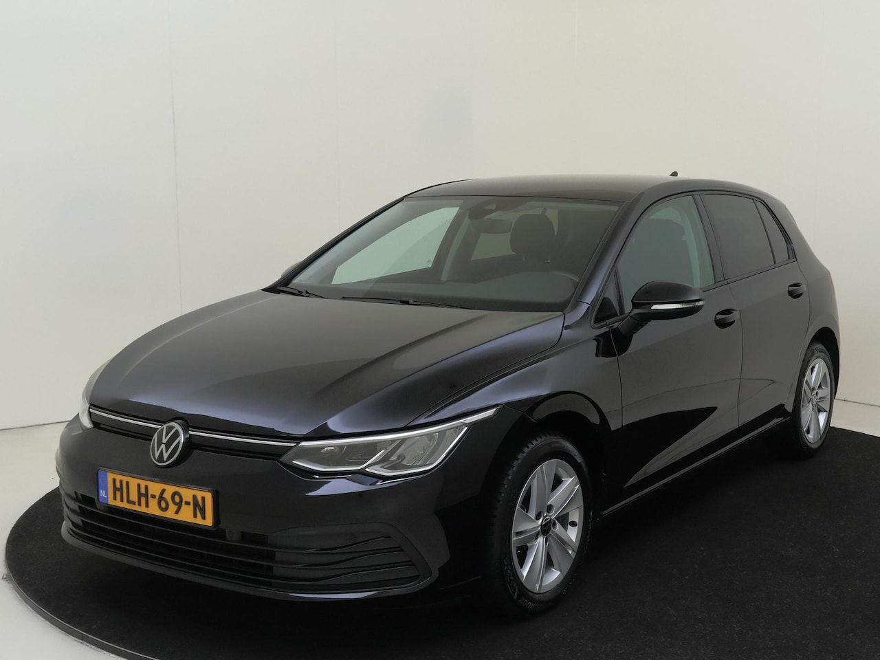 Volkswagen Golf - 1.5 eTSI Life | Achteruitrijcamera | CarPlay | Sfeerverlichting | Stoel- en stuurwielverwa - AutoWereld.nl