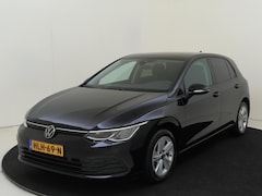 Volkswagen Golf - 1.5 eTSI Life | Achteruitrijcamera | CarPlay | Sfeerverlichting | Stoel- en stuurwielverwa