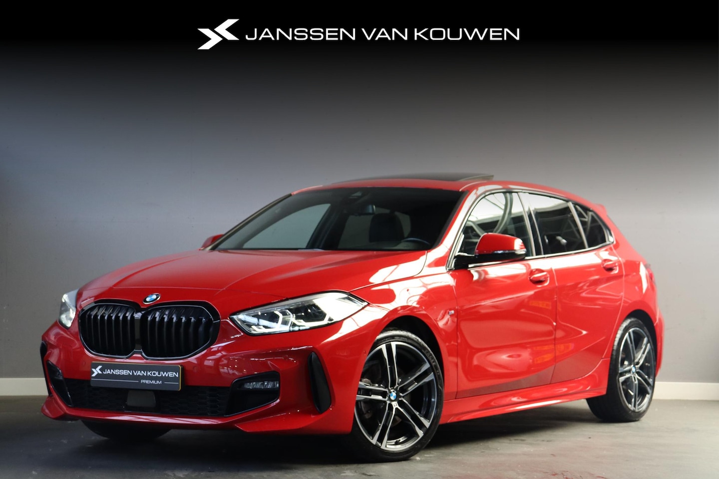 BMW 1-serie - 118i Business Edition Plus M Sport Panoramadak Lederen Sportstoelen Stoelverwarming - AutoWereld.nl