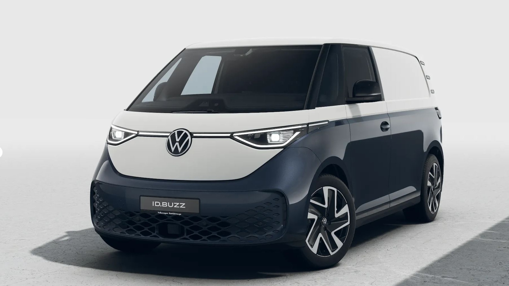 Volkswagen ID. Buzz Cargo - Anniversary Edition | 79 kWh 286pk | LMV 20" | Camera | App Connect | LED Matrix | Trekhaa - AutoWereld.nl