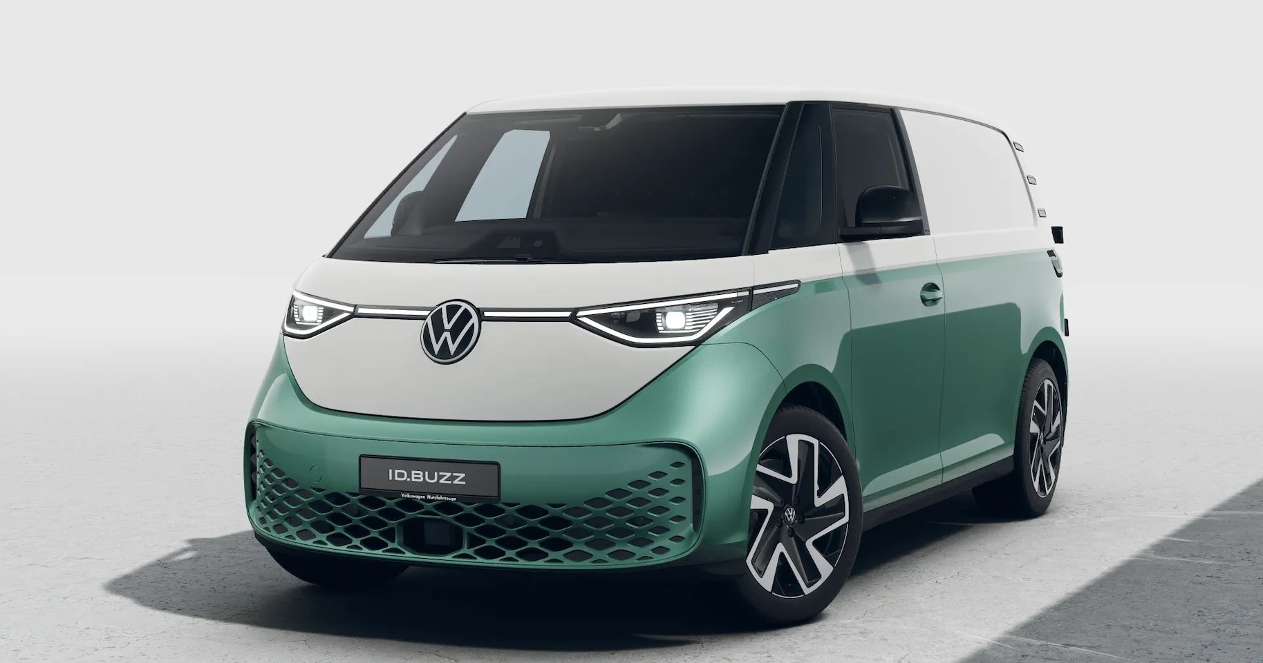 Volkswagen ID. Buzz Cargo - Anniversary Edition | 79 kWh 286pk | Achterdeuren | Camera | App Connect | Trekhaak | - AutoWereld.nl