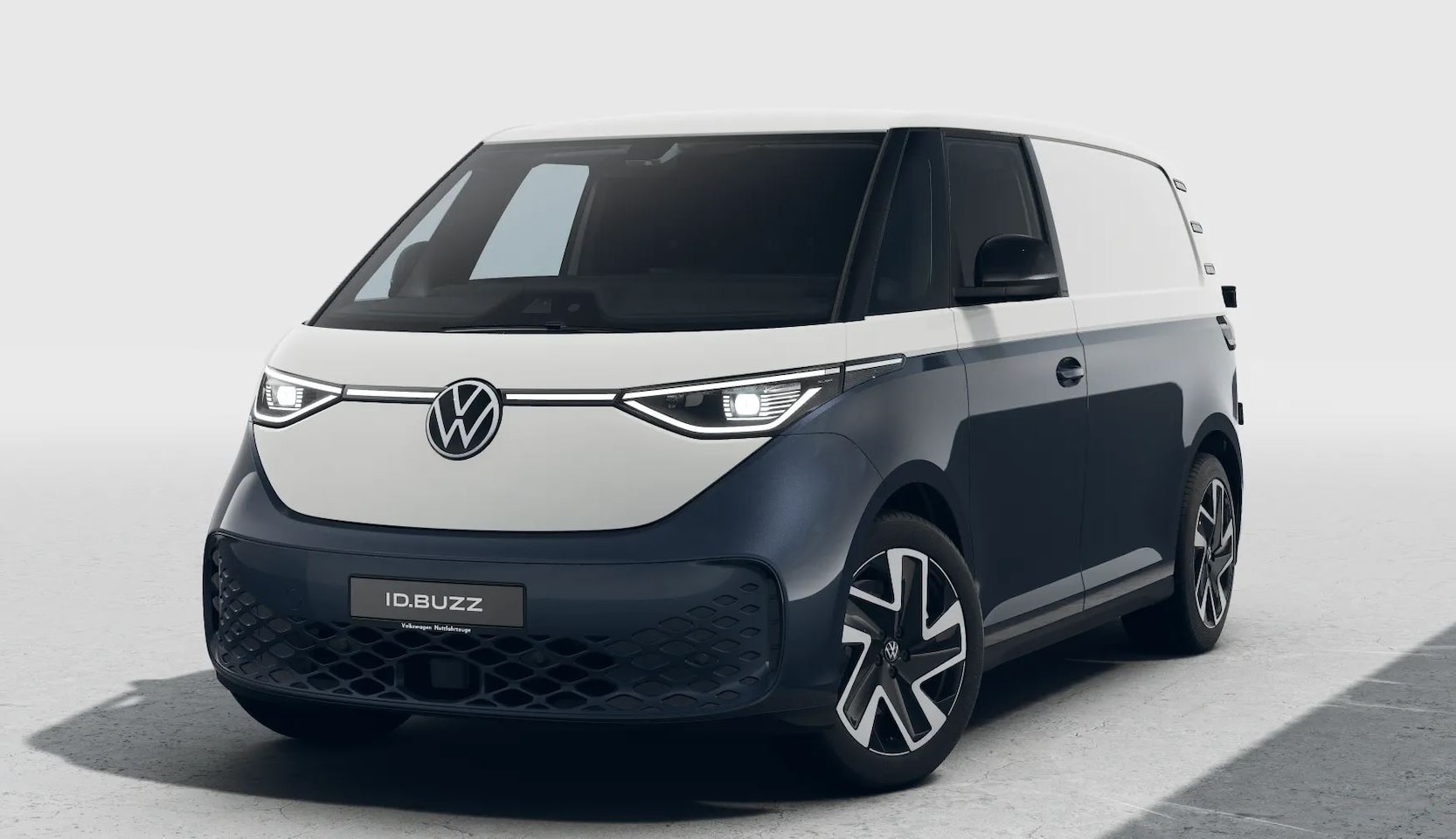 Volkswagen ID. Buzz Cargo - Anniversary Edition | 79 kWh 286pk | Camera | App Connect | LED Matrix | LMV 20" | - AutoWereld.nl