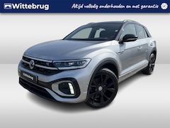 Volkswagen T-Roc - 1.5 TSI 150pk R-Line Black Style DSG Automaat Afn. Trekhaak / 19"LM Velgen / Camera / Navi