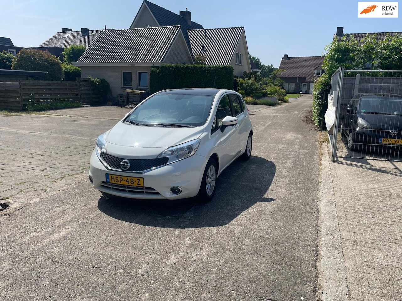 Nissan Note - 1.2 Tekna panodak 360g c airco parelm wit - AutoWereld.nl