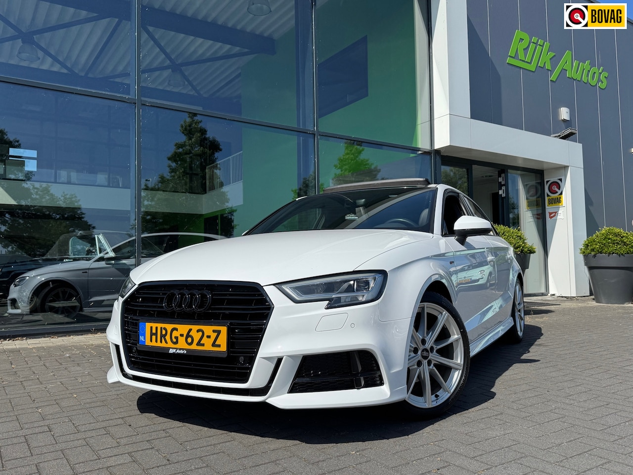 Audi A3 Limousine - 1.4 TFSI CoD Sport * Virtual Cockpit * Panoramadak * Stoelverwarming - AutoWereld.nl