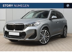 BMW X1 - xDrive30e M Sport Automaat / Panoramadak / Trekhaak / Sportstoelen / Adaptieve LED / M Ada