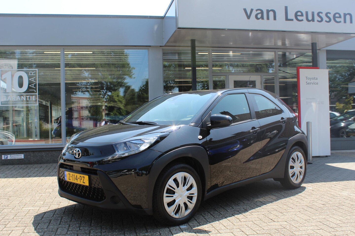 Toyota Aygo X - PLAY 5-DEURS AIRCO 4S-BANDEN AD-CRUISE APPLE/ANDROID CAMERA BLUETOOTH HOGE ZIT NL-AUTO - AutoWereld.nl