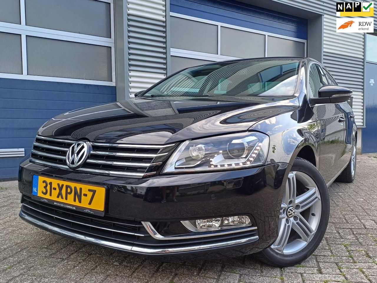 Volkswagen Passat - Volkswagen Passat 1.4 TSI Highline | Leder | Navi | PDC | Keyless | NAP - AutoWereld.nl