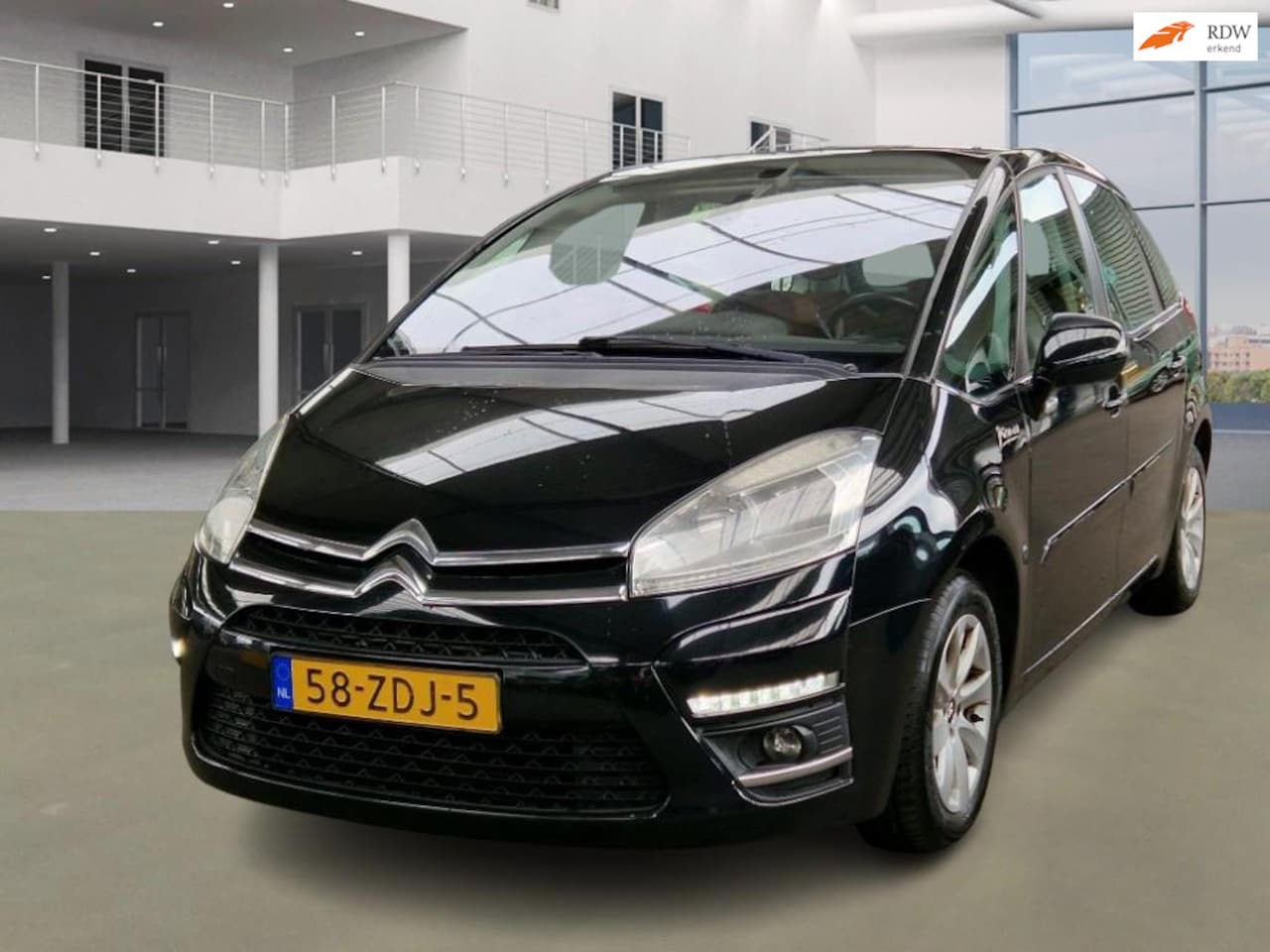 Citroën C4 Picasso - 1.6 THP Collection AUT NAVI PSENSOR LEDER CRUISE TREKHAAK 2 X SLEUTELS - AutoWereld.nl