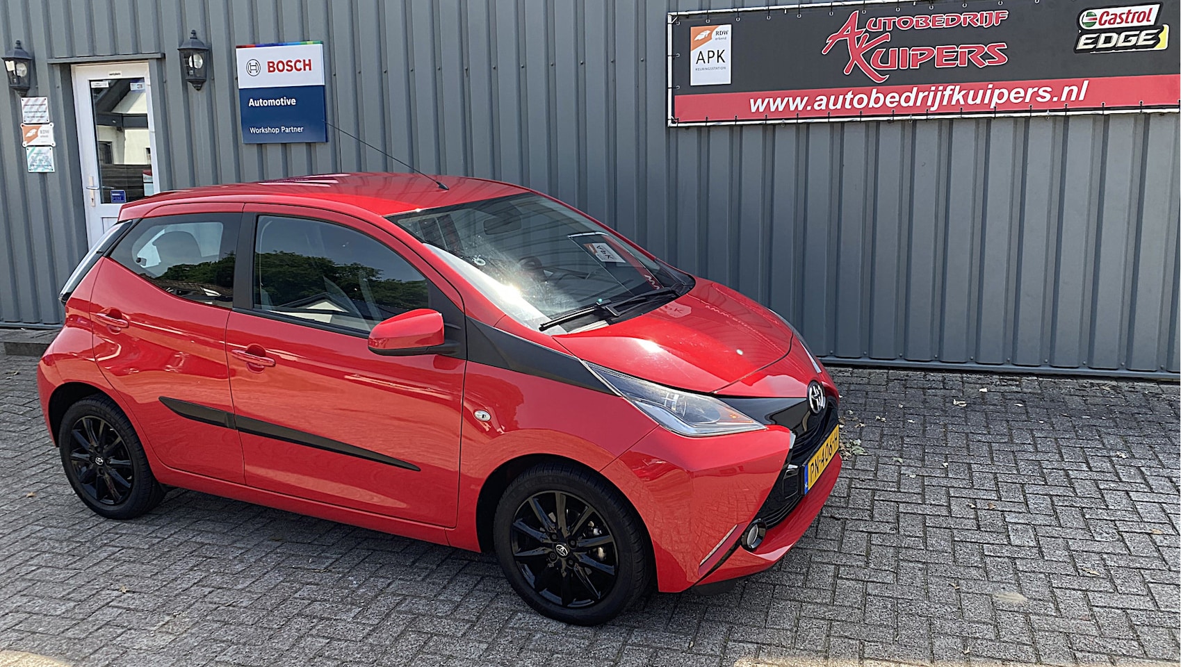 Toyota Aygo - 1.0 VVT-i x-play Lm.Velgen.Camera.Airco.Electr.pakket.Apple carplay - AutoWereld.nl