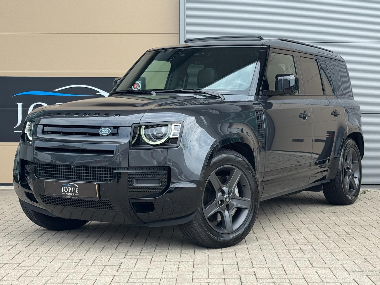 Land Rover Defender 110 - 2.0 P300e 110 X-Dynamic SE |Pano|Elek.trek|Headup|Blackpack|ColdC - AutoWereld.nl