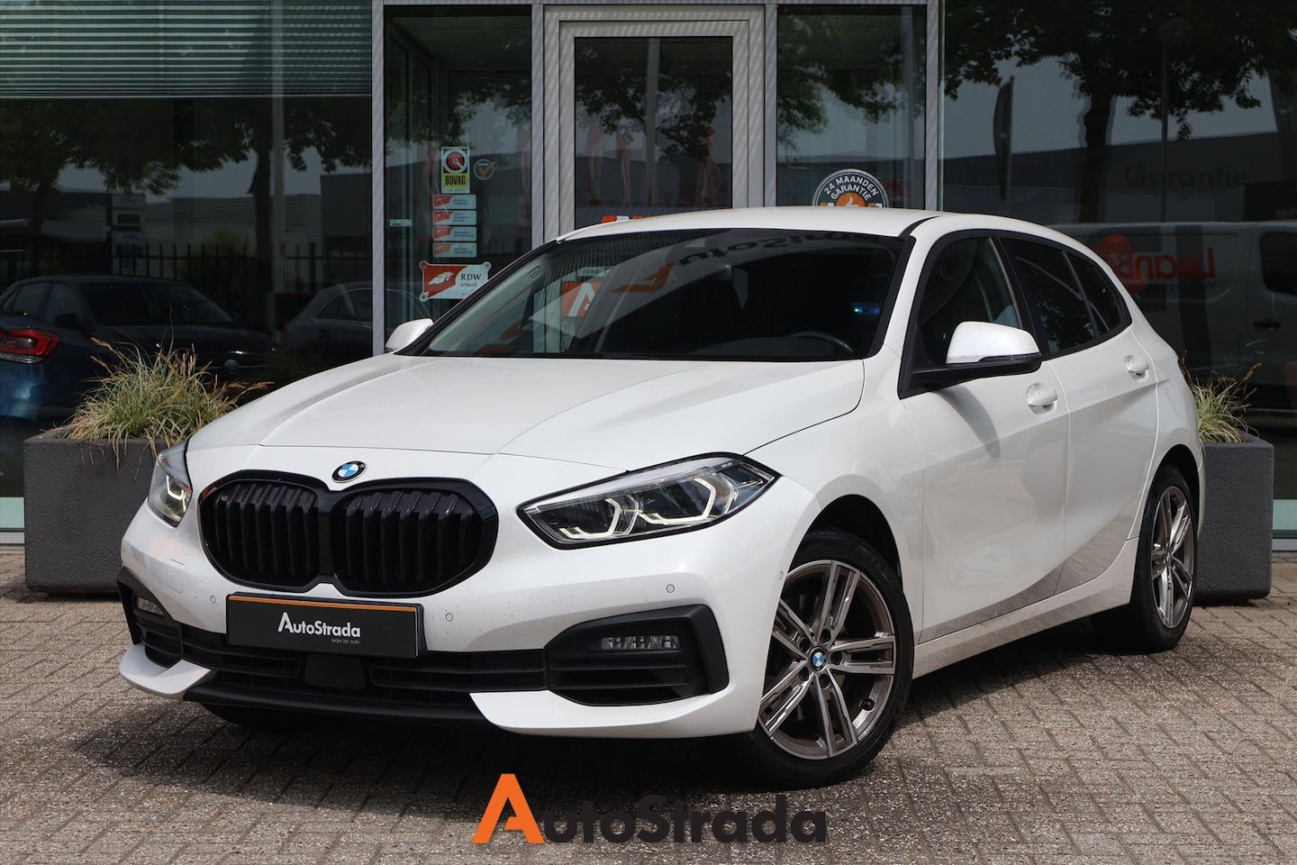BMW 1-serie - (f40) 116i High Executive 109pk Aut | Stoelverwarming | Navi | Camera | Head-Up | Cruise | - AutoWereld.nl