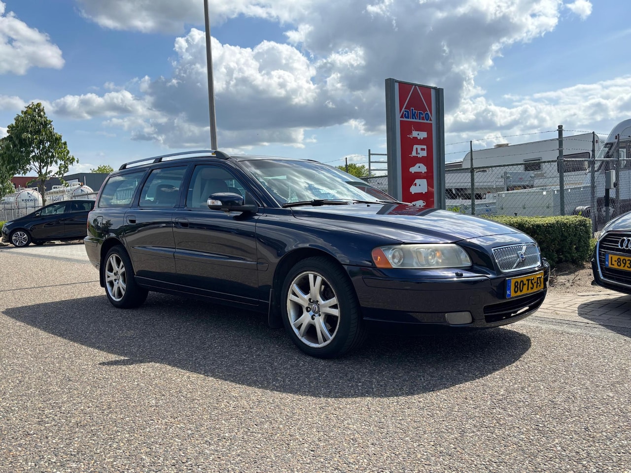 Volvo V70 - 2.4 D5 Edition Sport | Automaat | Cruise control | Parkeersensoren achter | Trekhaak | Air - AutoWereld.nl