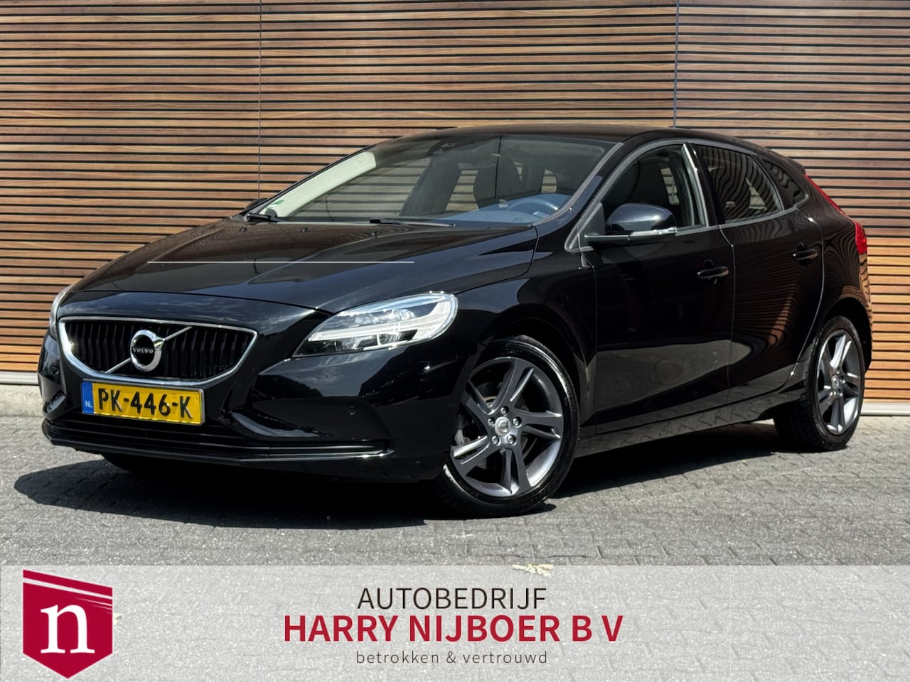 Volvo V40 - 2.0 T2 R-Design Trekhaak / Camera / Navigatie - AutoWereld.nl