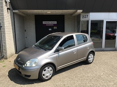 Toyota Yaris - 1.3 VVT-i Sol / AUTOMAAT / 5 DEUREN / NL-AUTO+NAP / APK 2026