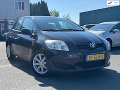 Toyota Auris - 1.4-16V Terra