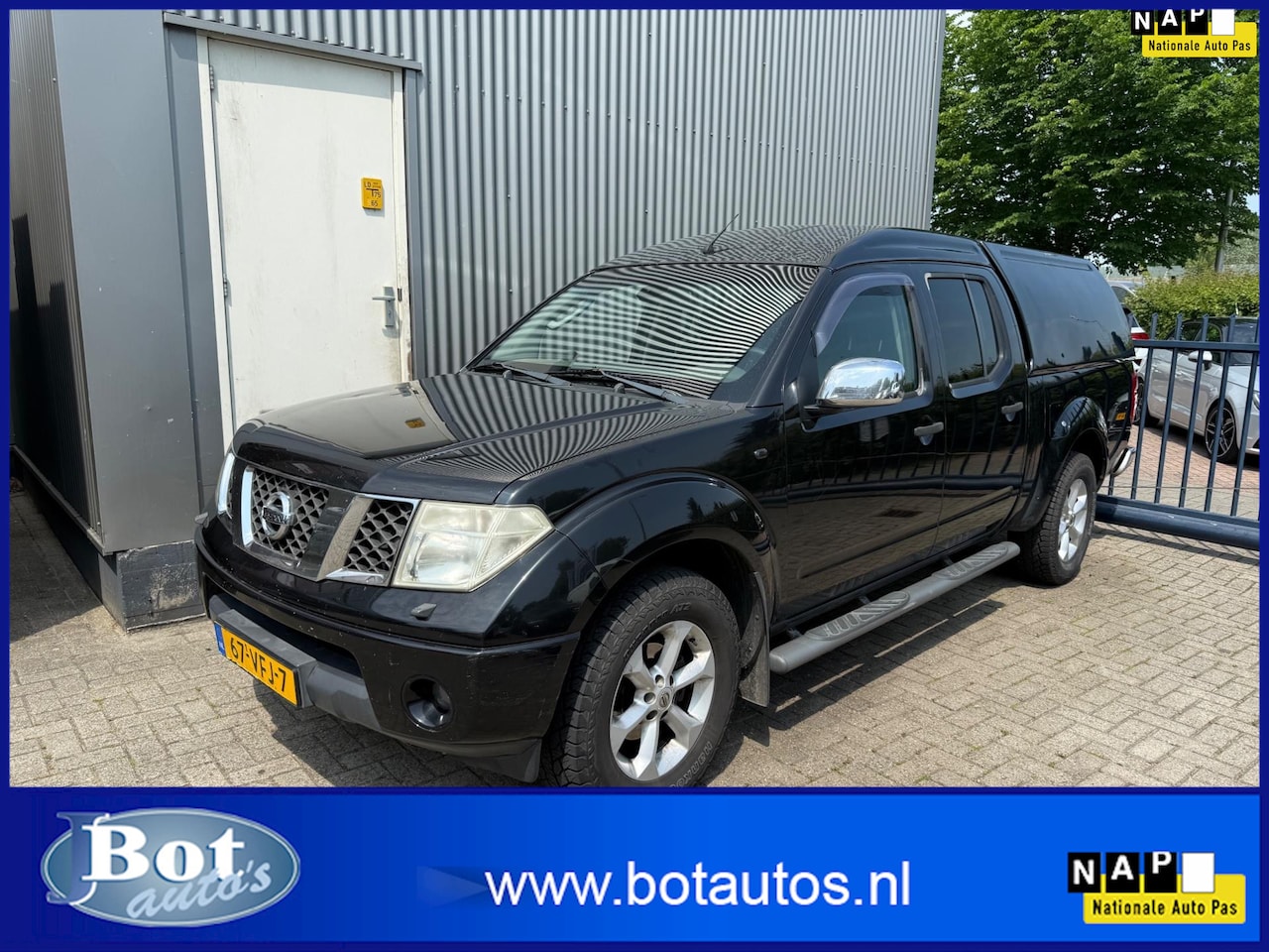 Nissan Navara - 2.5 dCi LE Double Cab 2.5 dCi LE Double Cab / AIRCO - AutoWereld.nl