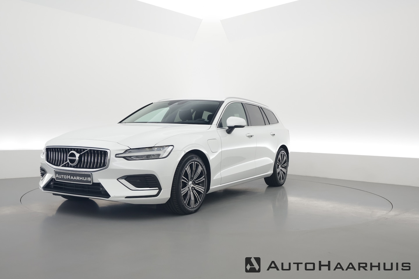 Volvo V60 - T6 Recharge Inscription Expression | Navi | Camera | Stoel- Stuurverw. | Cruise | Apple Ca - AutoWereld.nl
