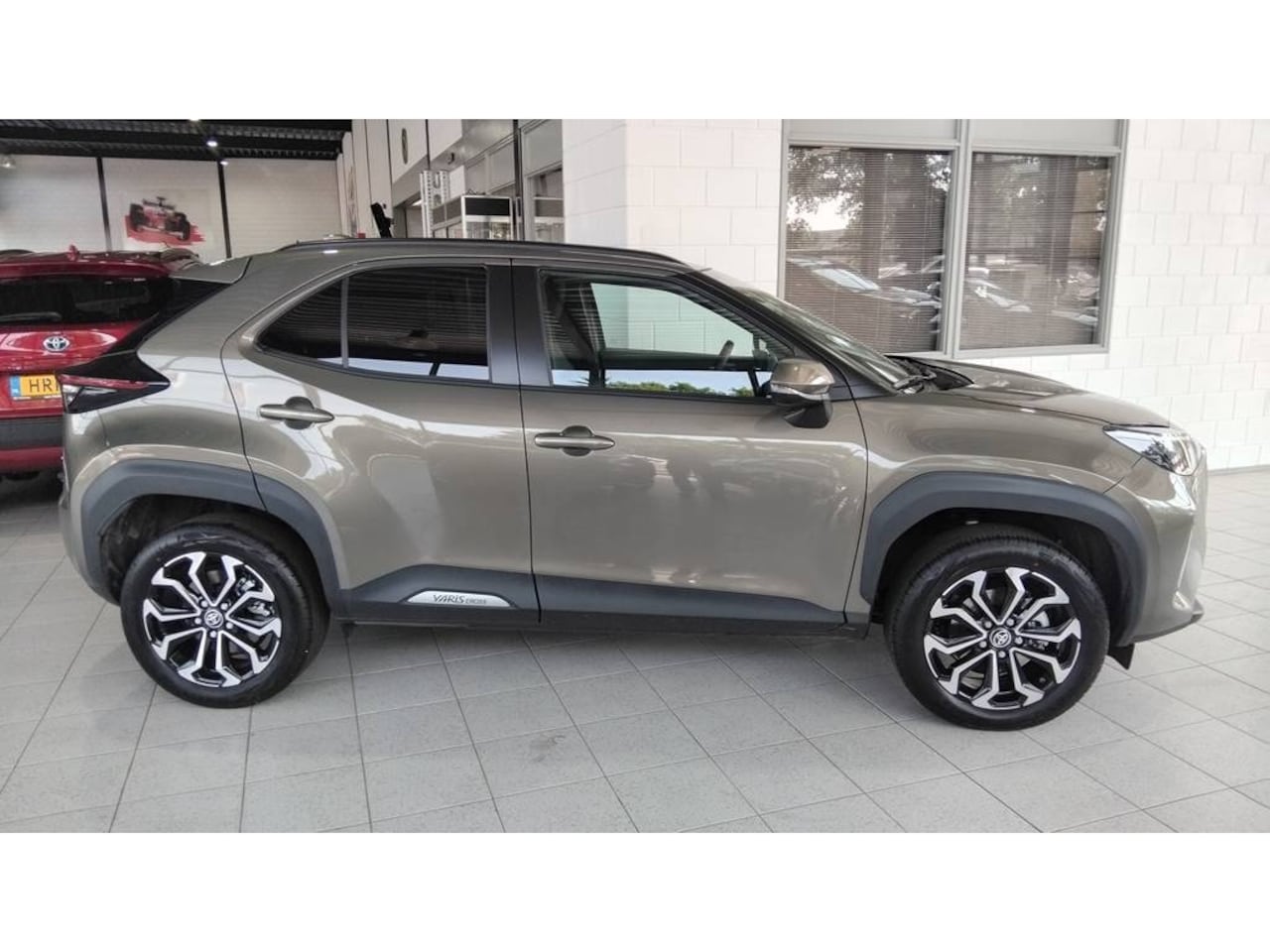 Toyota Yaris Cross - 1.5 Style | Apple / Android | Panodak | Stoel verw | HUD | Parke - AutoWereld.nl