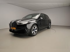 BMW iX - xDrive50 | Sportpakket | Laserlicht | Navigatie | Trekhaak | Schuifdak | Keyles go | DAB |