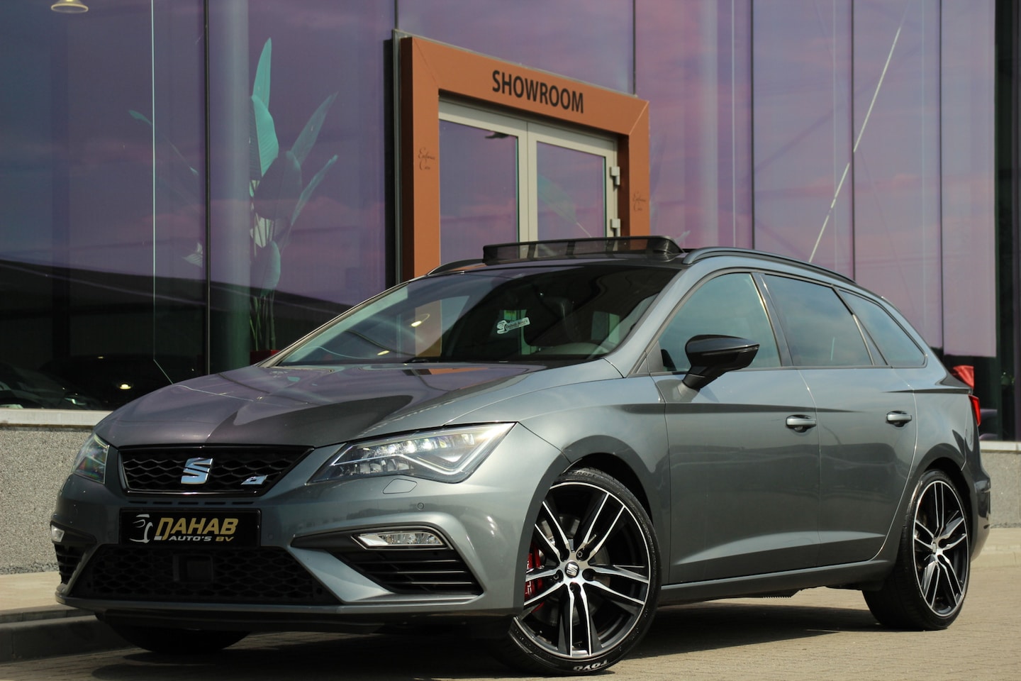 Seat Leon ST - 2.0 TSI CUPRA 300 4DRIVE | Pano. | Camera | 301PK | Seat sound - AutoWereld.nl