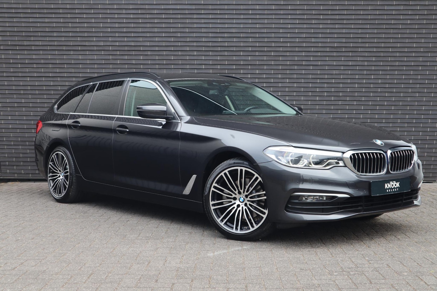 BMW 5-serie Touring - 520i High Executive | Comfortleder + Memory | 4-zone ECC | Adaptive Cruise | Elektr. Trekh - AutoWereld.nl