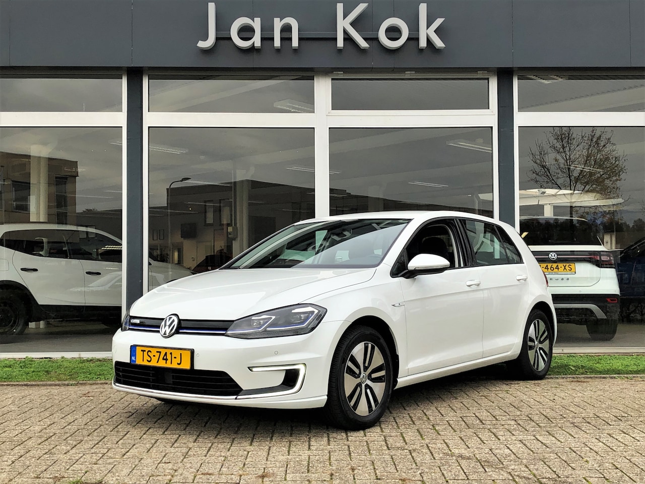 Volkswagen e-Golf - 136 pk | Warmtepomp | Parelmoer | App-Connect - AutoWereld.nl