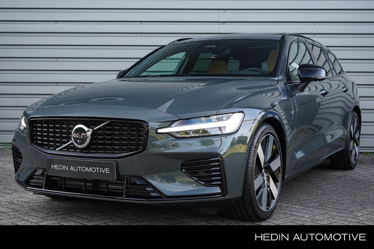 Volvo V60 - 2.0 T6 Plug-in hybrid AWD Plus Dark | Lounge Pakket | Premium Pakket | Lighting Pakket | F - AutoWereld.nl