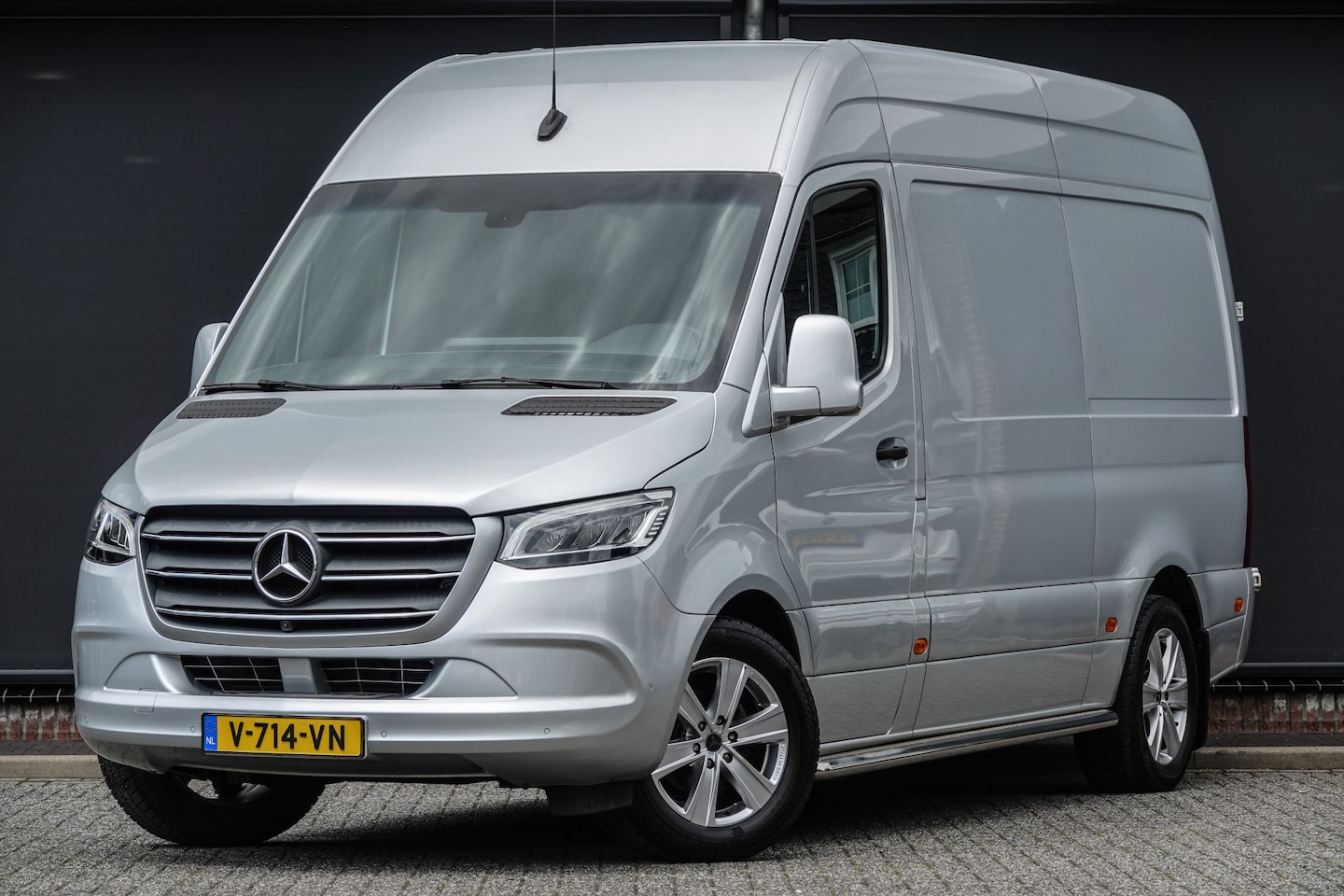 Mercedes-Benz Sprinter - L2H2 316Cdi 164Pk 7G-Tronic | 3.500Kg trekgewicht | VanStep | Sidebars | Trekhaak | 18'' - AutoWereld.nl