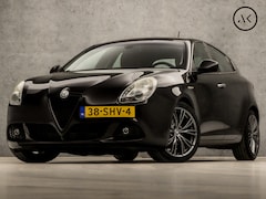 Alfa Romeo Giulietta - 1.4 T Distinctive (NAVIGATIE, CLIMATE, XENON, LEDEREN SPORTSTOELEN, PARKEERSENSOREN, CRUIS