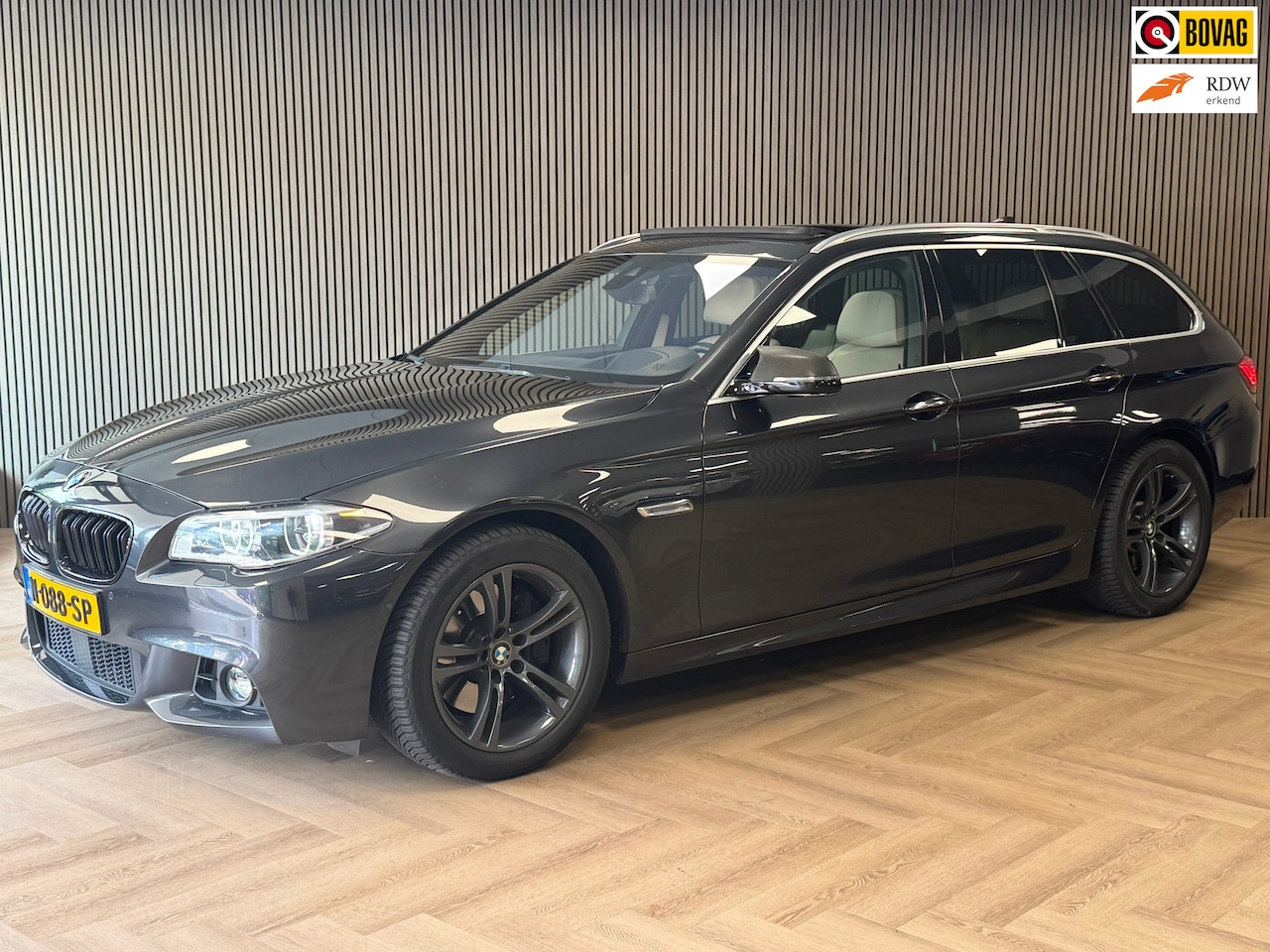 BMW 5-serie Touring - 535xi High Executive LUCHTVERING AUTOMAAT CAMERA PARKEERSENSOREN ADAPT CRUISE HARMAN KARDO - AutoWereld.nl
