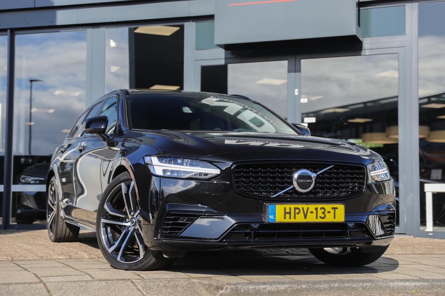 Volvo V90 - 2.0 T6 AWD R-Design | Trekhaak | B&O | Schuif-kantel dak - AutoWereld.nl