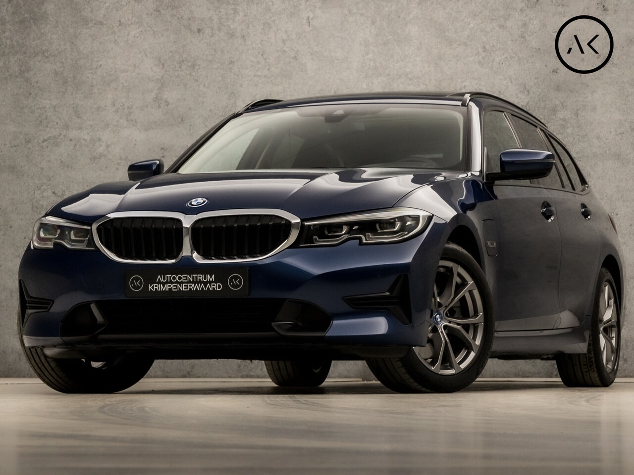 BMW 3-serie Touring - 320e Sportline 204Pk Automaat (PANORAMADAK, APPLE CARPLAY, GROOT NAVI, MEMORY SEATS, CAMER - AutoWereld.nl