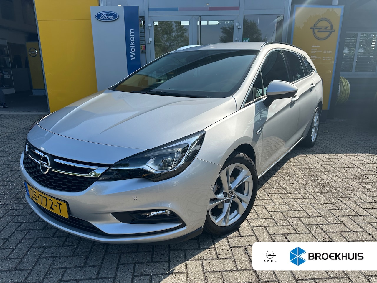 Opel Astra Sports Tourer - 1.0 105PK Turbo Innovation | TREKHAAK| AGR-COMFORTSTOELEN| NAVIGATIE| CAMERA| PARKEERSENSO - AutoWereld.nl