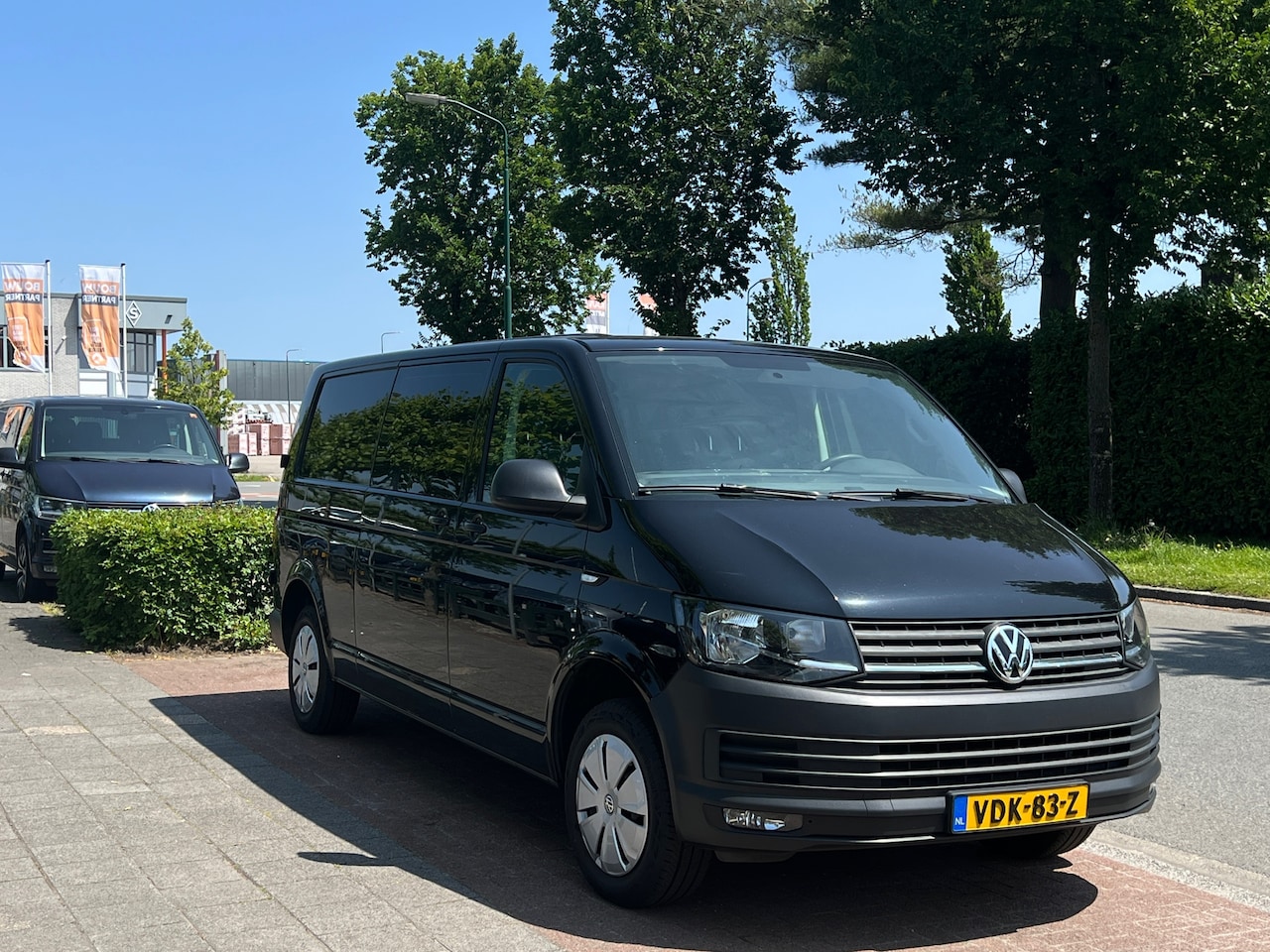 Volkswagen Transporter - 2.0 TDI L2H1 *Cruise Control|Trekhaak||zwart - AutoWereld.nl