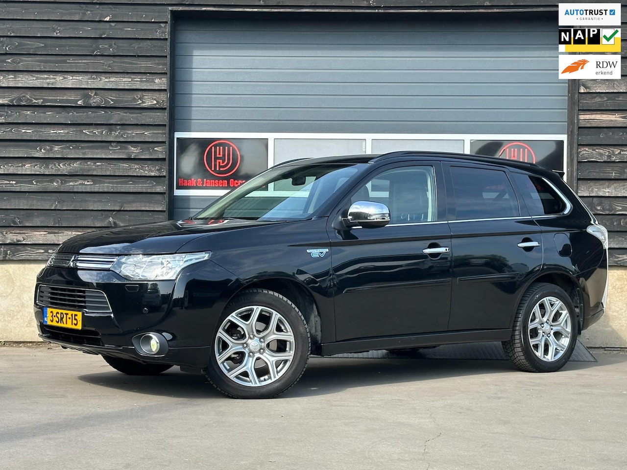 Mitsubishi Outlander - 2.0 PHEV Instyle Panoramadak Rockford - AutoWereld.nl
