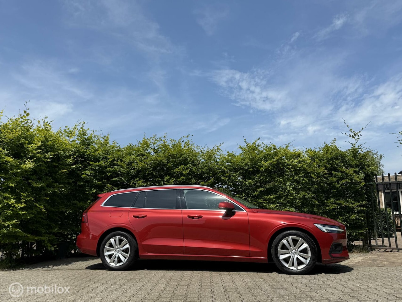 Volvo V60 - 2.0 B4 197pk! Bus.Pro Hybride !!! Elektrisch / Benzine Dealer - AutoWereld.nl