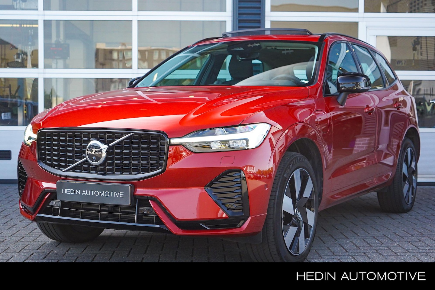Volvo XC60 - 2.0 T6 Plug-in hybrid AWD Ultimate Dark | Luchtvering | Glazen Schuifdak | Head-Up Display - AutoWereld.nl