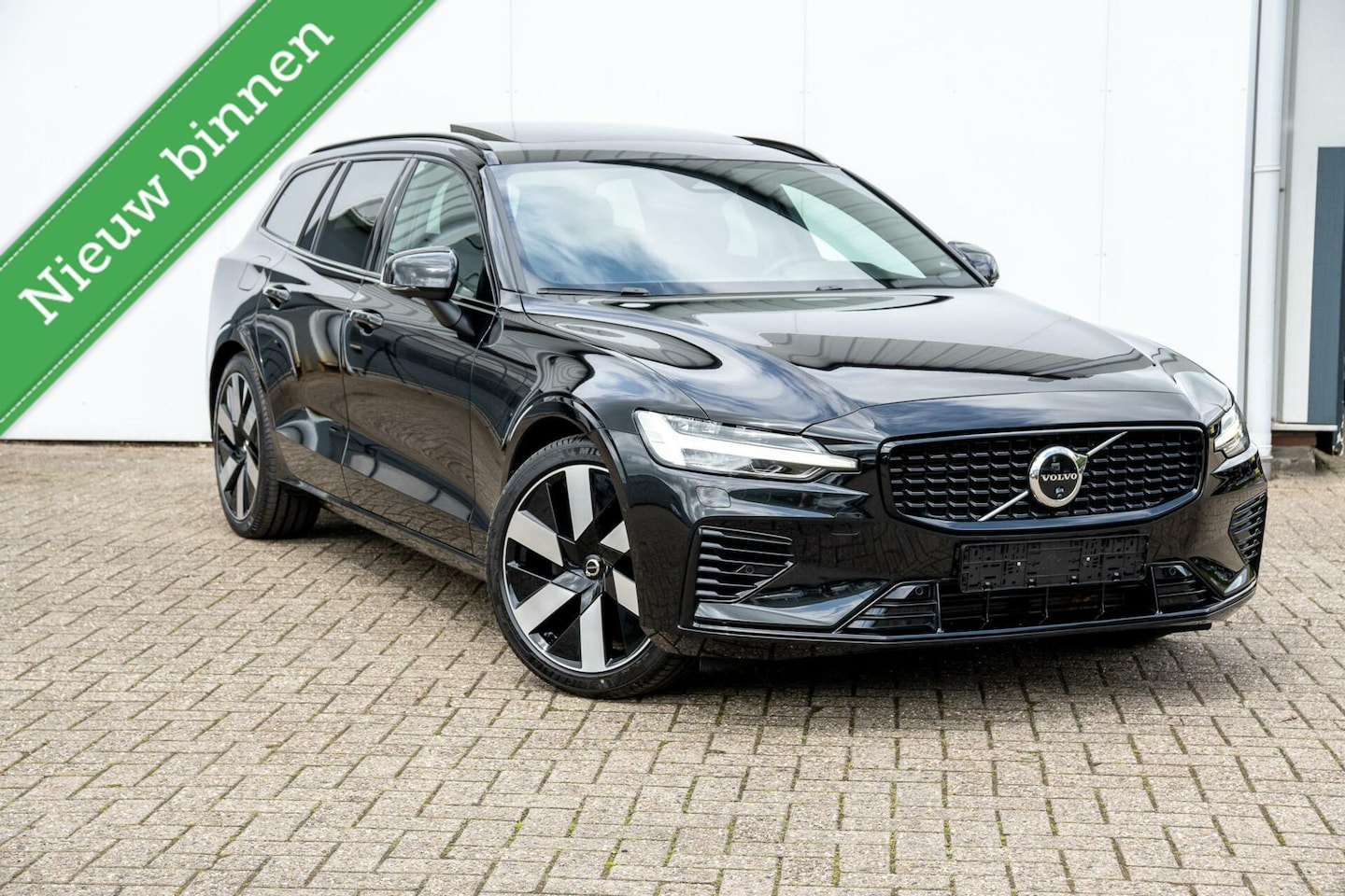 Volvo V60 - 2.0 T6 Plug-in AWD Plus Dark|ACC,PilotAssist|Pano|Full Led verl.|360*|Trekh. - AutoWereld.nl