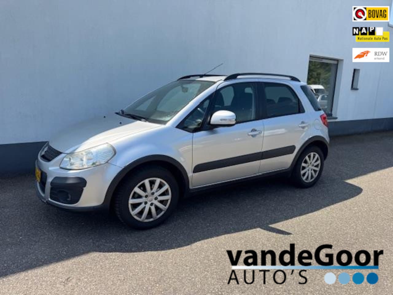 Suzuki SX4 - 1.6 Executive 1.6 Executive, '13, keyless entry, navi, trekhaak, lm velgen, keurige auto ! - AutoWereld.nl