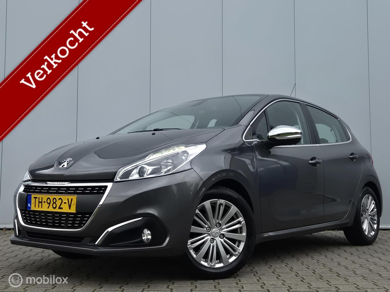 Peugeot 208 - 1.2 PURETECH ALLURE/CARPLAY/PDC/16''LMV/LED/CLIMATE/NAVI - AutoWereld.nl