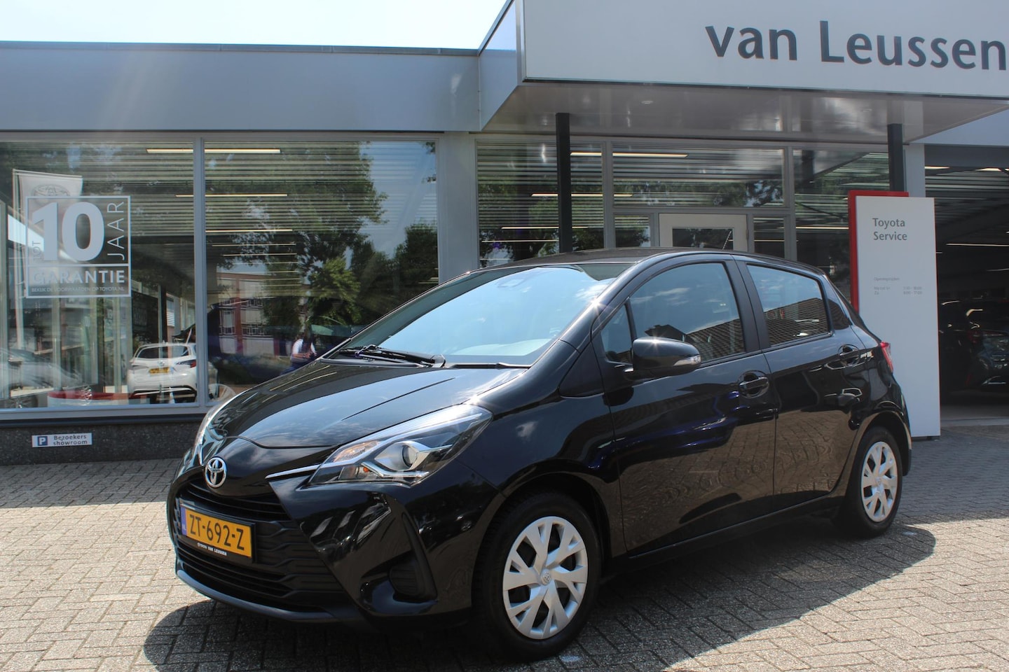 Toyota Yaris - 1.5 VVT-i ALL SEASONS NAVI CLIMA CRUISE CAMERA - AutoWereld.nl