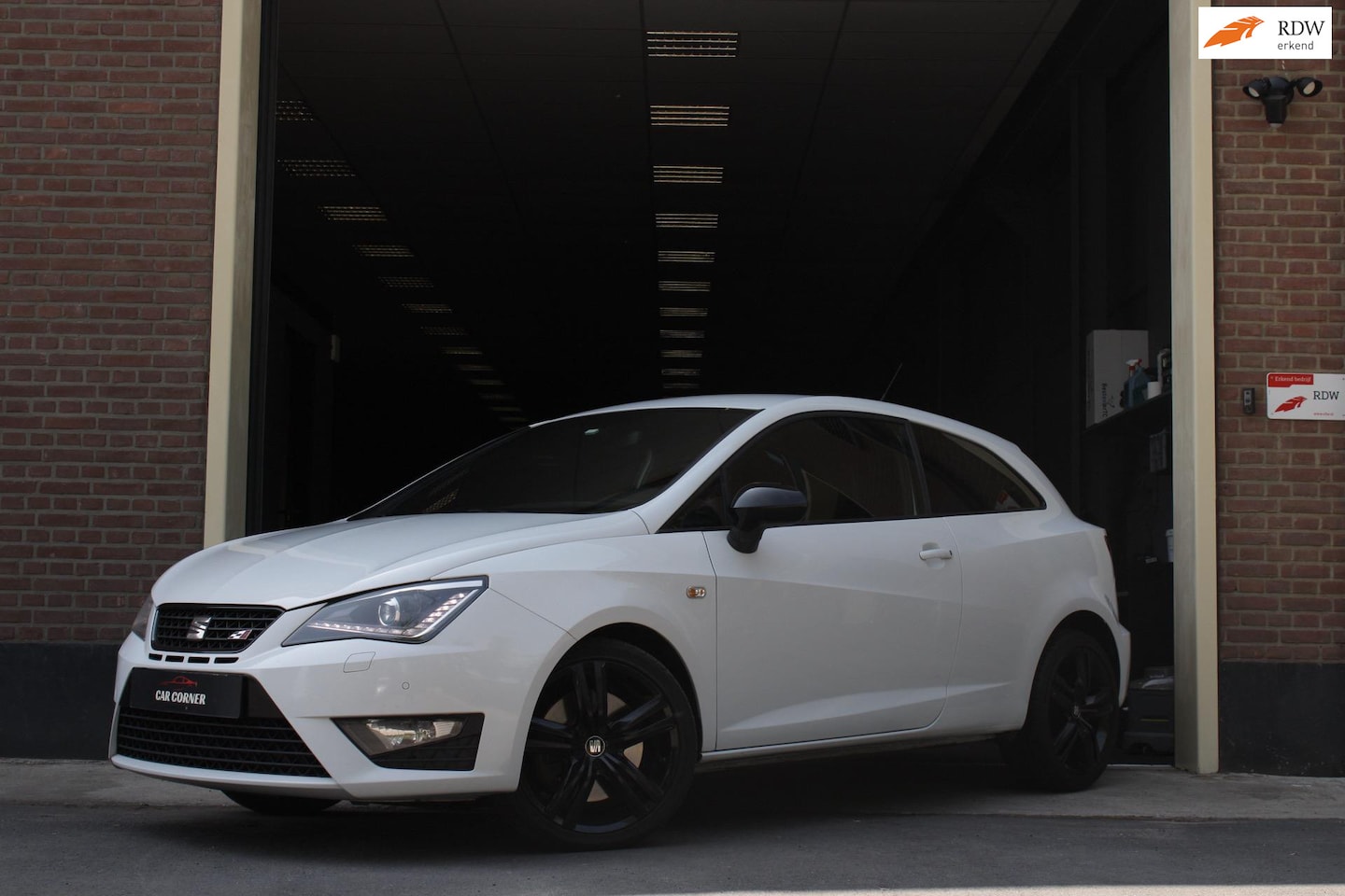 Seat Ibiza - 1.8 TSI Cupra |192PK|LED|CarPlay|Sport|Leder| - AutoWereld.nl