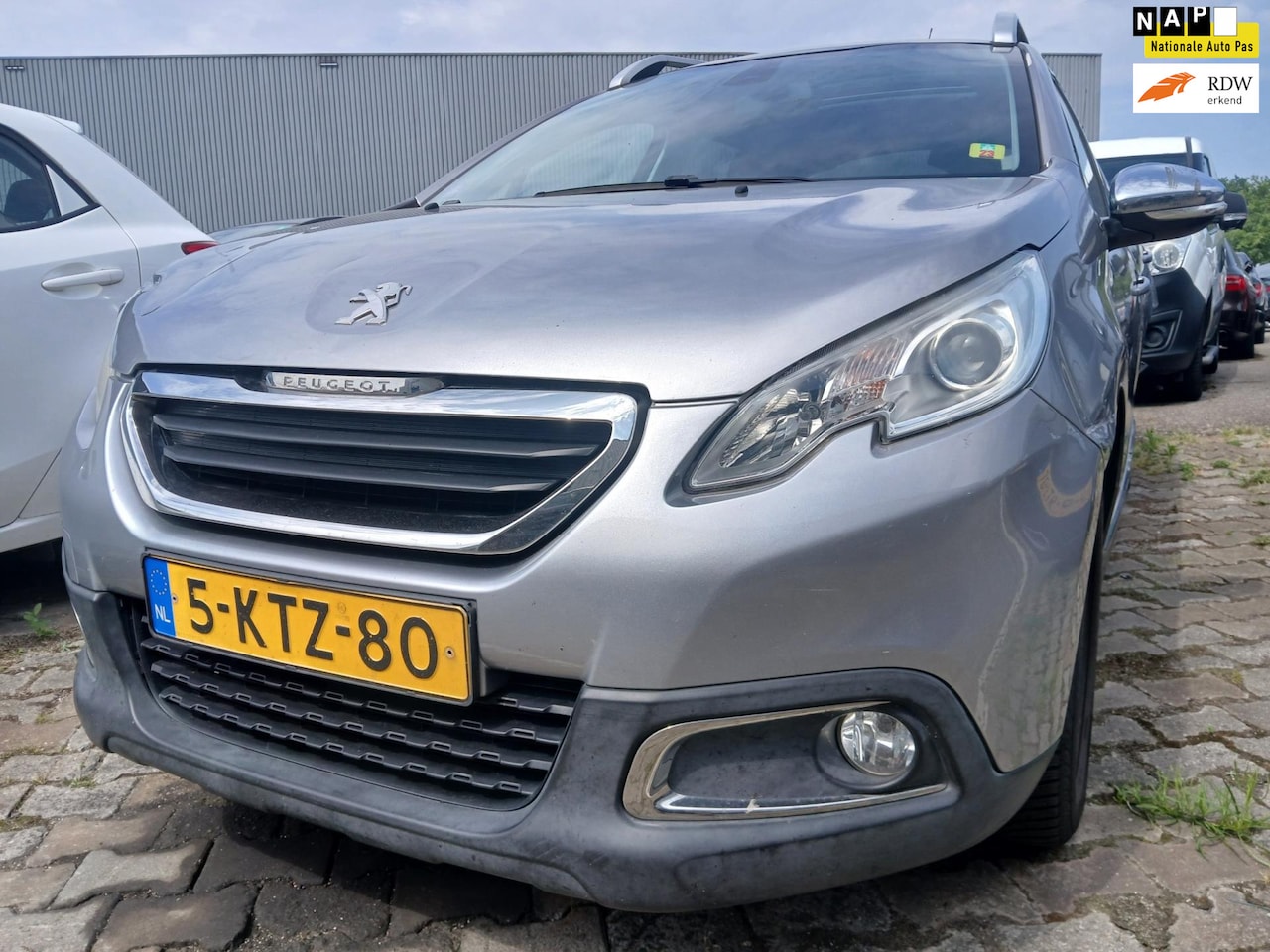 Peugeot 2008 - 1.6 VTi Féline - Clima - Achter Schade - AutoWereld.nl