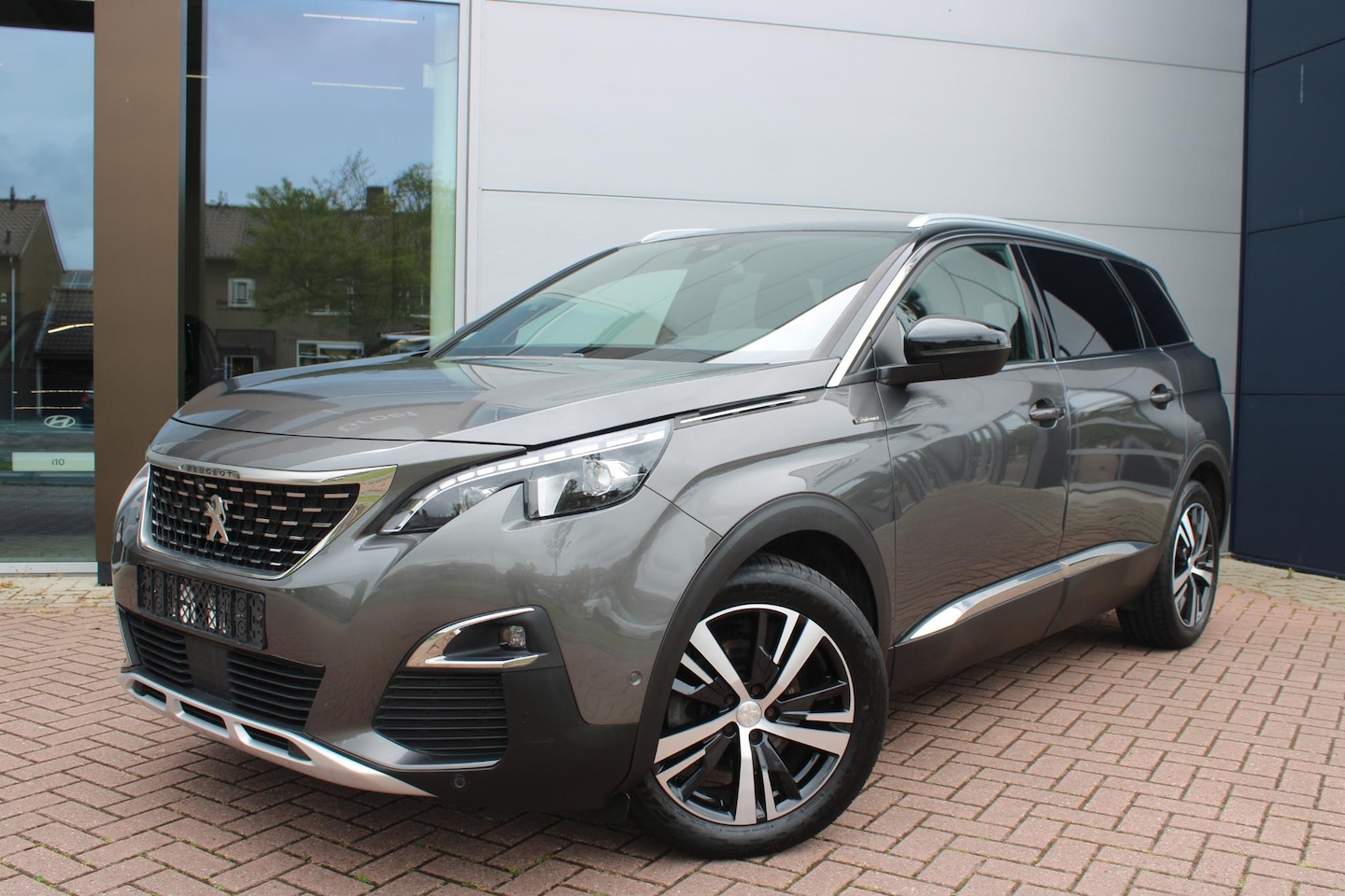 Peugeot 5008 - 1.6 PureTech 180pk GT-Line 7-zits Automaat Airco Navi Carplay Camera V+A - AutoWereld.nl