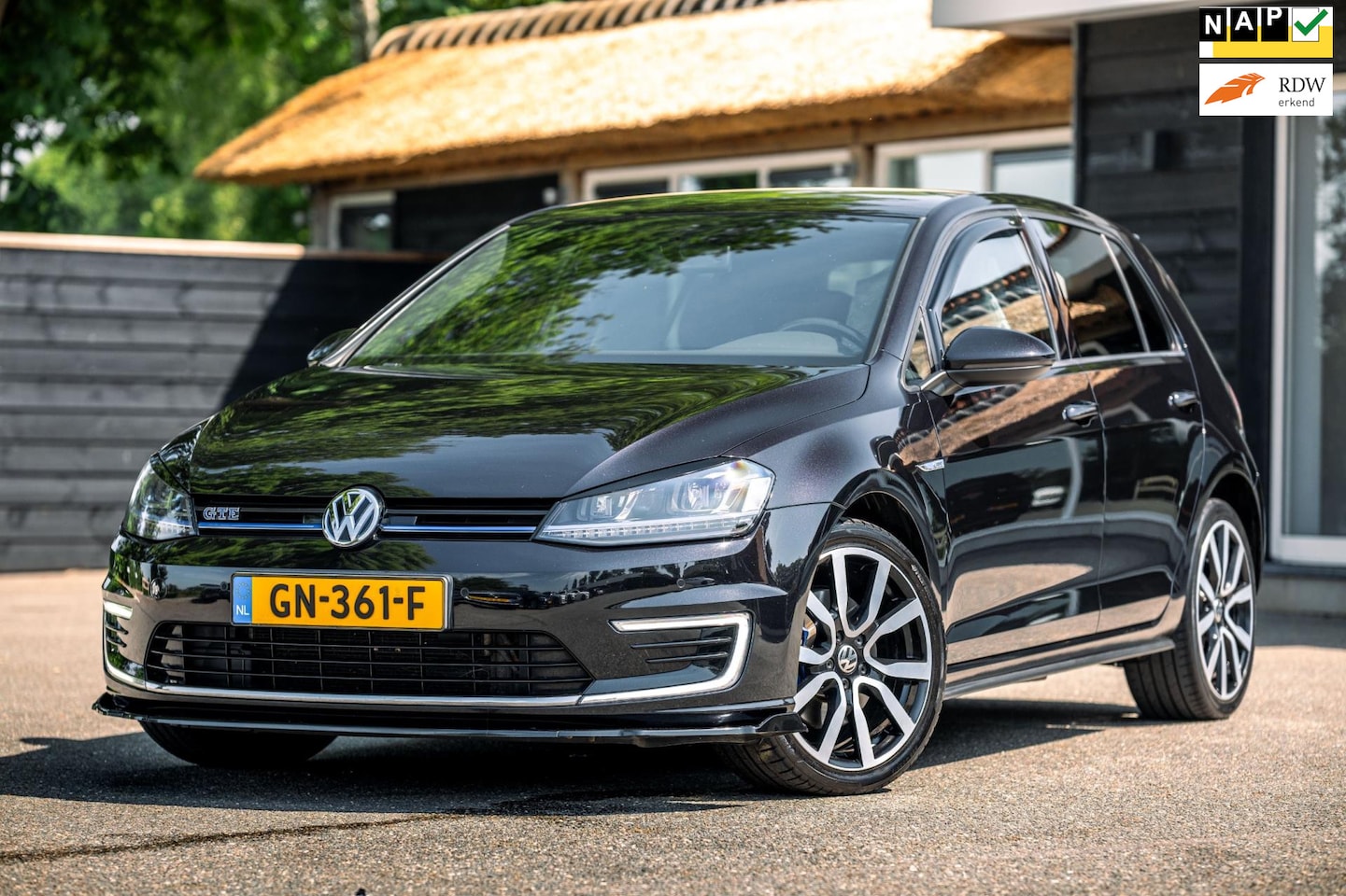 Volkswagen Golf - 1.4 TSI GTE NL-Auto I NAP I Sportstoelen I Climate I Cruise I Led I Navigatie I Parkeersen - AutoWereld.nl