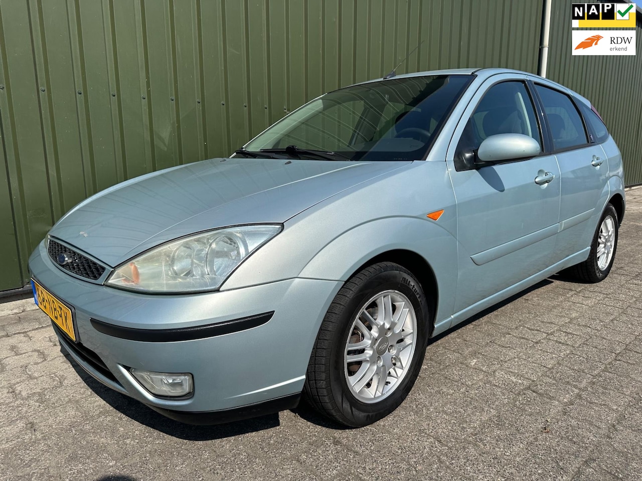 Ford Focus - 2.0-16V Ghia 2.0-16V Ghia - AutoWereld.nl