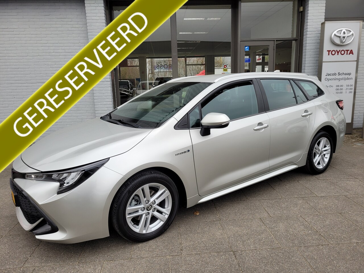 Toyota Corolla Touring Sports - 1.8 Hybrid Active Automaat van 1e eigenaar, volledig dealeronderhouden. - AutoWereld.nl